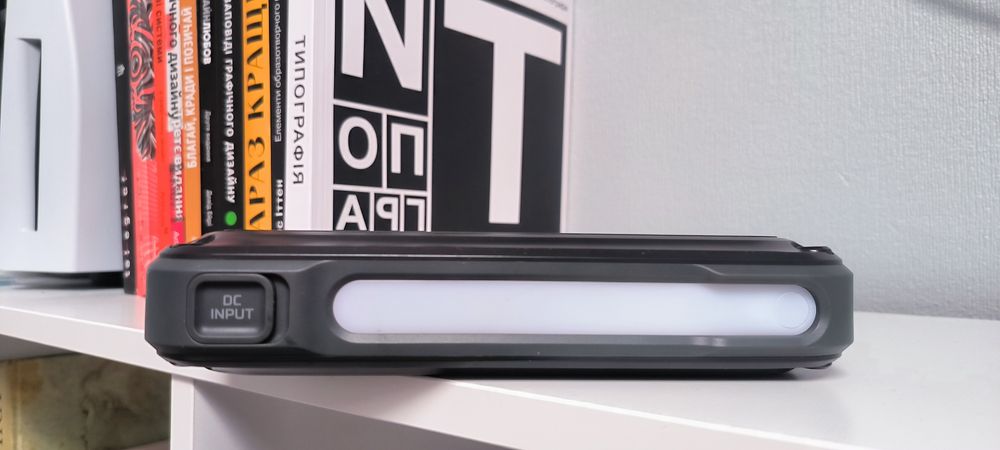 потужний powerbank + ліхтарик