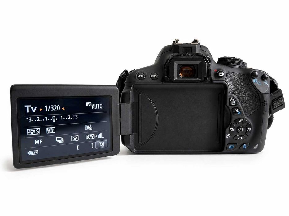 Canon EOS 700D + 3 Objetivas + Acessórios – Kit Completo.