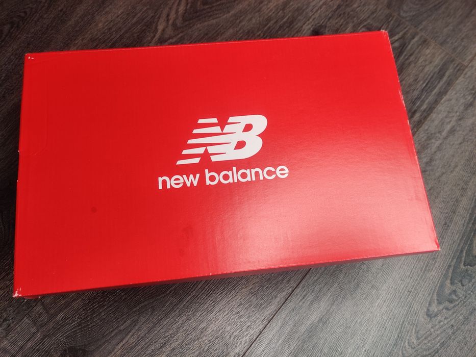 Коробка від кросівок New Balance / Cropp: 29 грн. - Кроссовки для