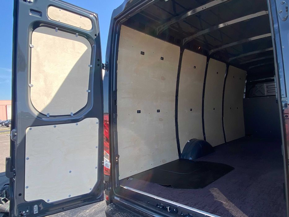 IVECO Daily L1H1 zabudowa ze sklejki Podłoga 12 mm MONTAŻ GRATIS !