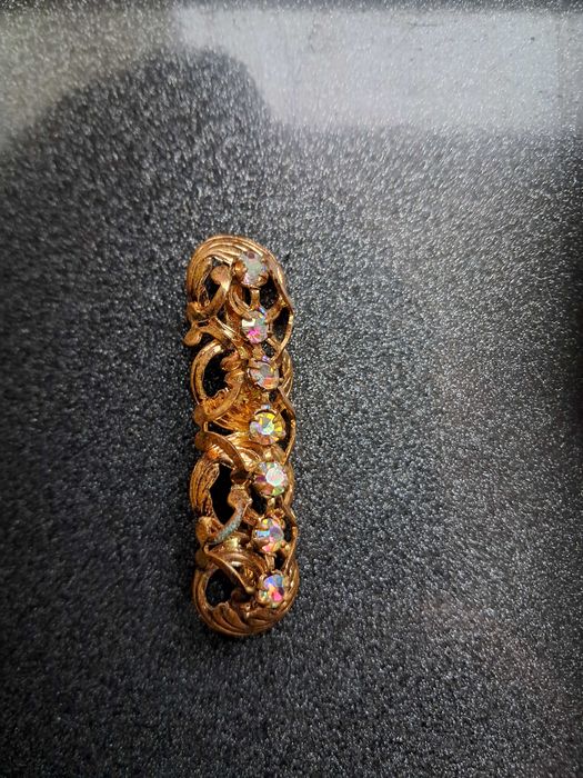 broszka z prlu z 7 cyrkoniami stan bdb długość 5 cm