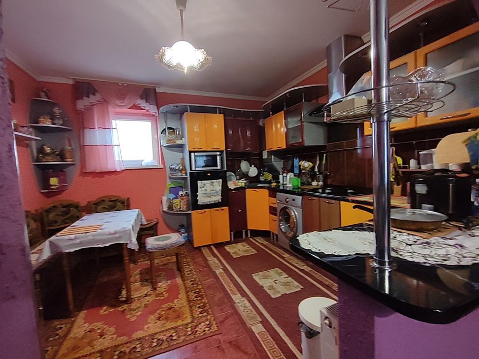 Оренда кімнати для дівчини в будинку в Ужгороді