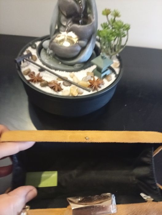 Clutch nova com fecho dourado