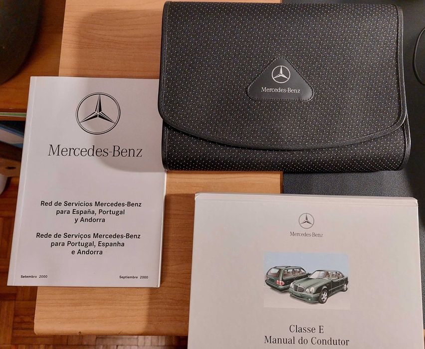 Livro Mercedes Classe E (W210) ano 2000 em Português