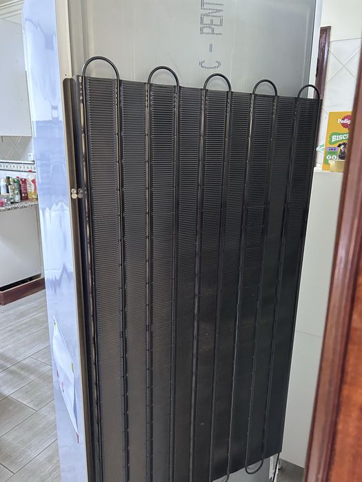 Arca congeladora vertical Indesit
