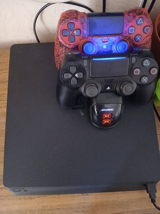 Продам PS4 slim 500gb