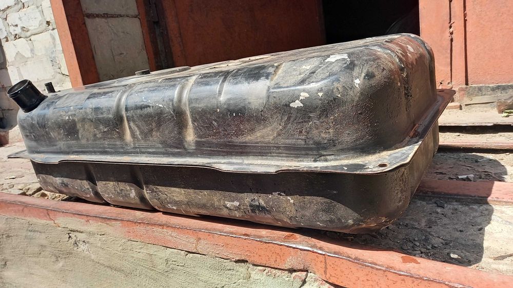 Бак топливный Газель почти новый стандартный.