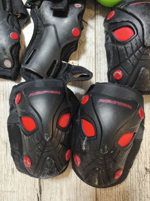 Ролики для хлопця з захистом.