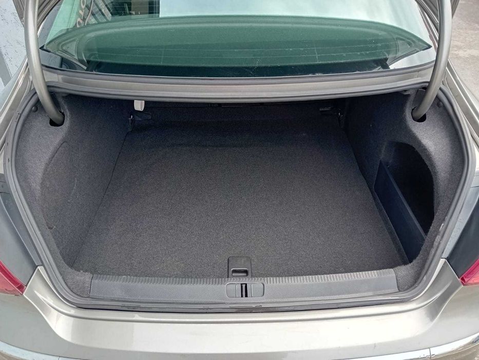 VW Passat CC 2.0 tdi DSG - Nacional ( pequeno sinistro ) - NEGOCIÁVEL