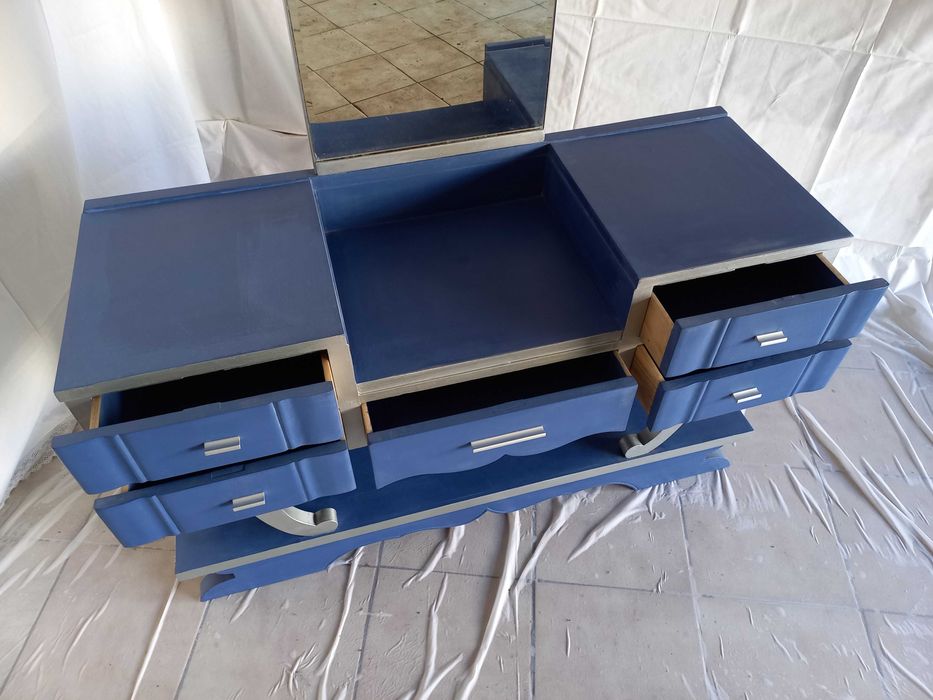 Móvel antigo renovado