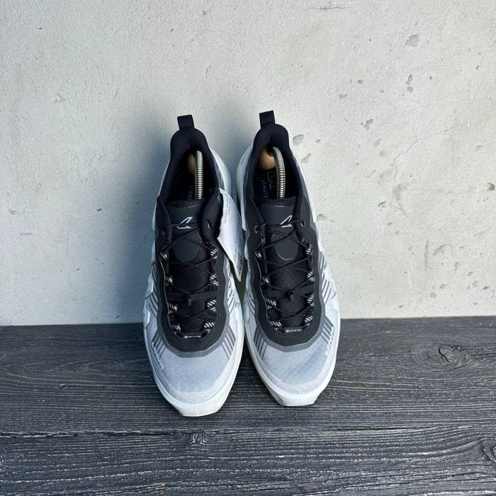 Кросівки LOWA Merger GTX LO offwhite-black чорно-білі