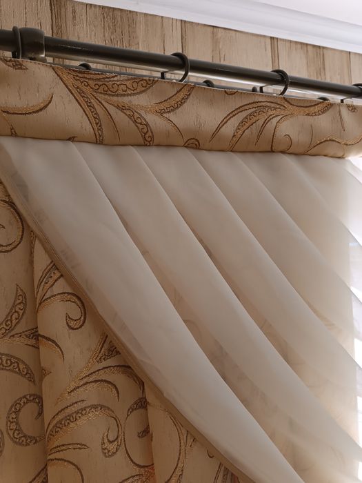 Ламбрікен/тюль/гардина в гарному стані 2м