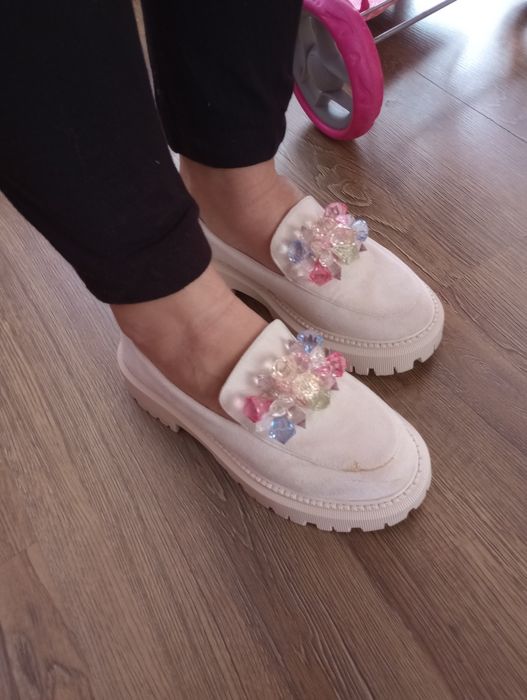 Półbuty wiosna buty z kamieniami kryształkami zamszowe pudrowy róż beż