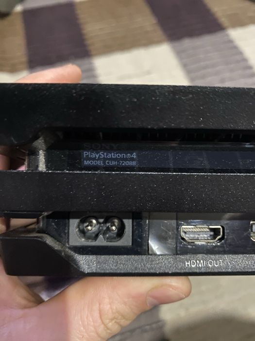 Sony Playstation 4 pro 1 TB SSD