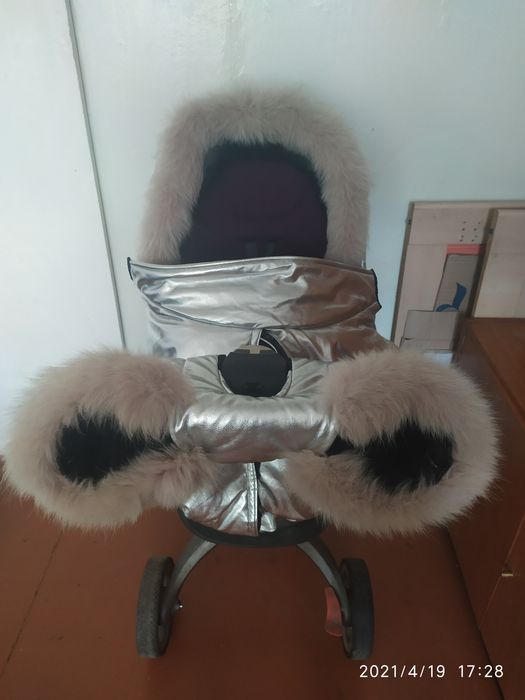 Срочный продаж Коляска Stokke  и ванночки для купания
