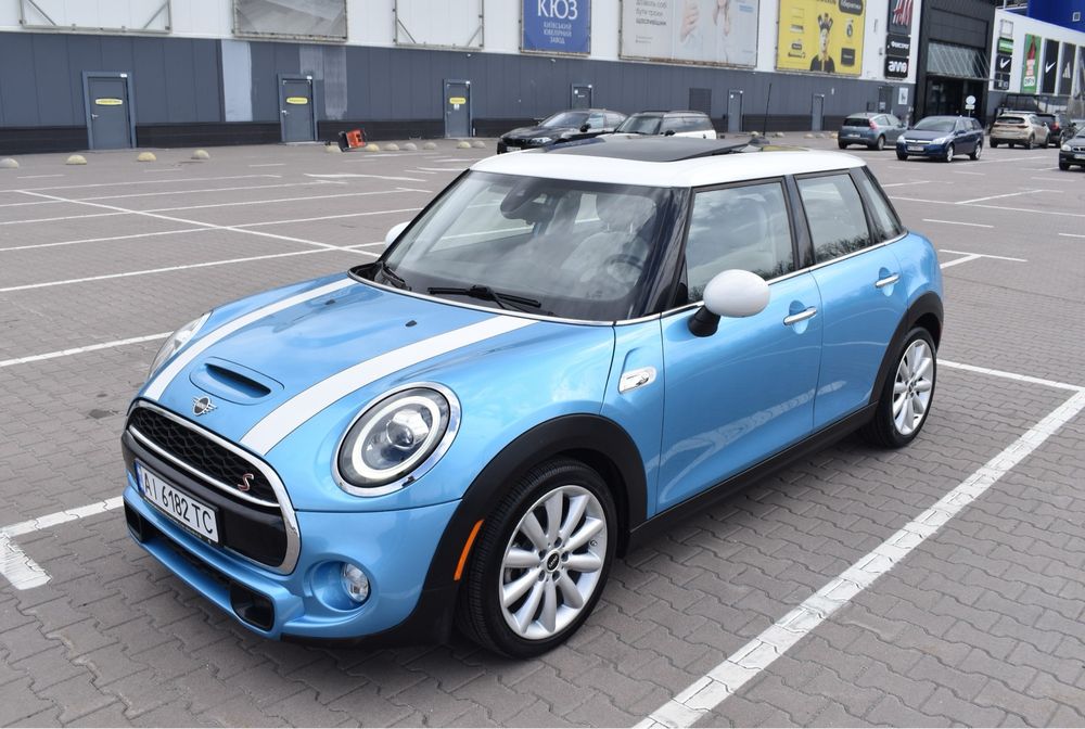 MINI Cooper S F55 2018