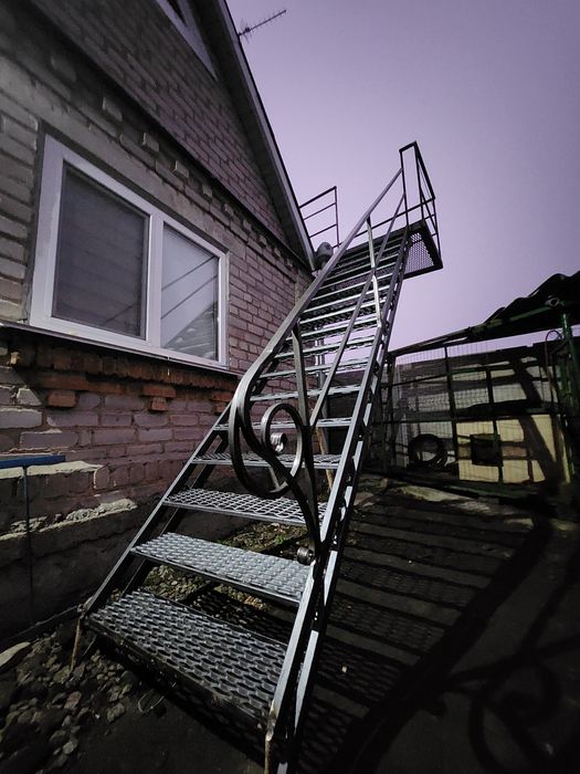 Металеві сходи лестници металические поручні (перила)