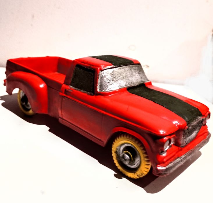 Bardzo ładny model samochodu Pickup firmy TOMFE