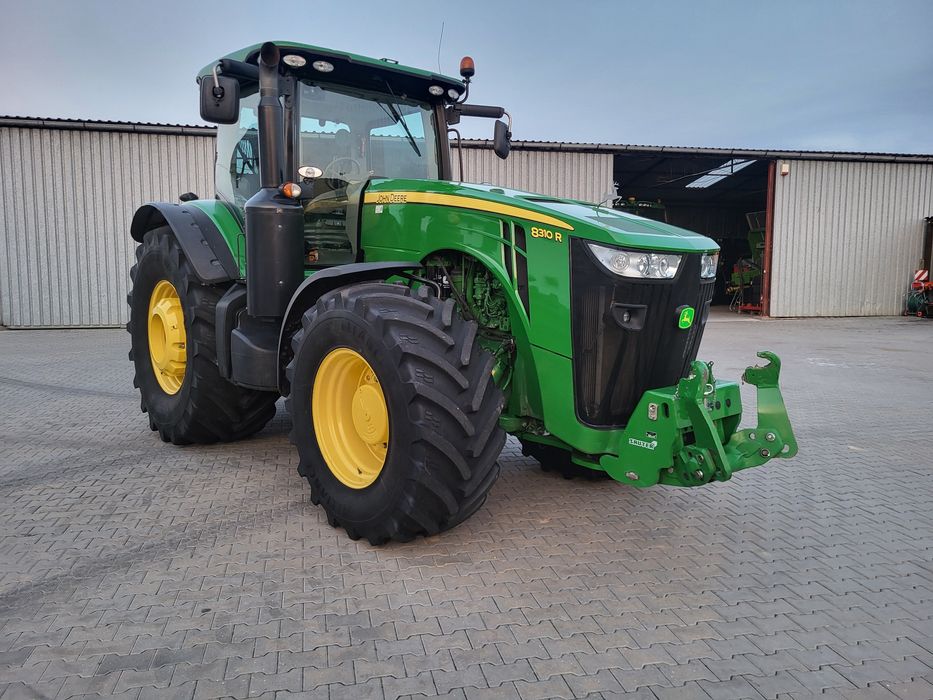 Ciągnik rolniczy John Deere model 8310r