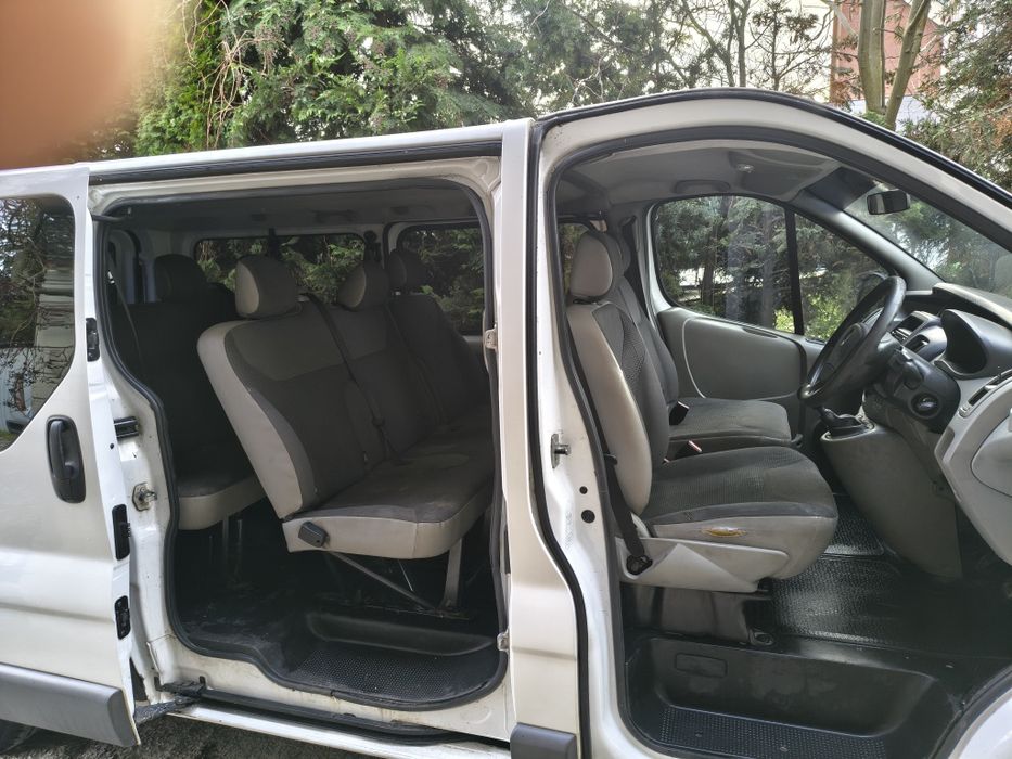 Opel Vivaro 2.0 diesel 9 osób anglik long