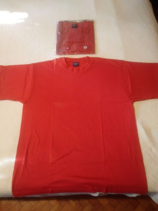 Продам футболки красные