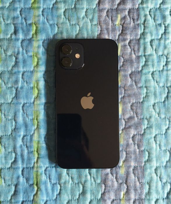 iPhone 12 (64GB)