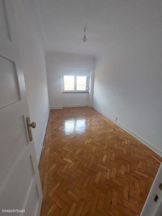 Apartamento T2 com varanda em Almada