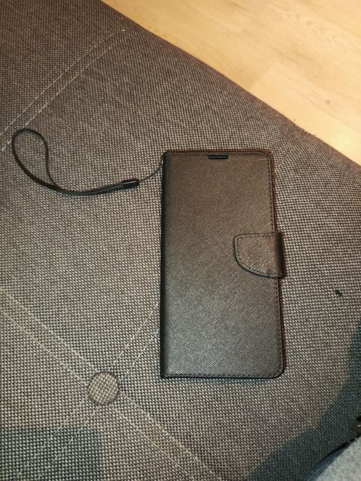 Sprzedam czarne etui do Sony Xperia Z1