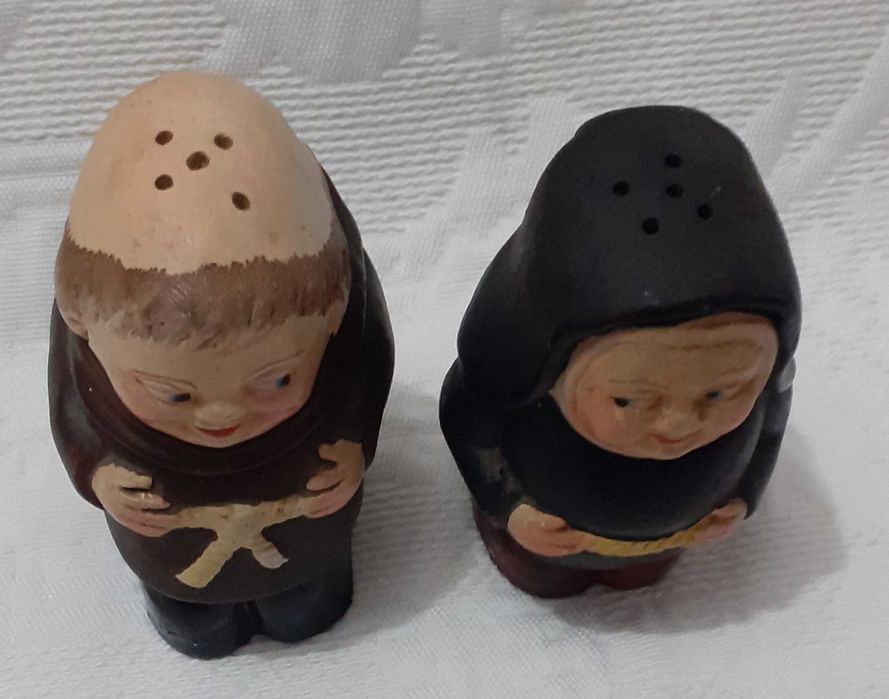 Saleiro / Pimenteiro- Freira e Frade  Antigos