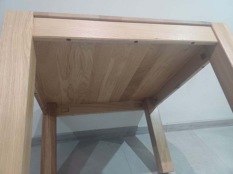 Stolik bukowy cały z  litego drewna  nowy