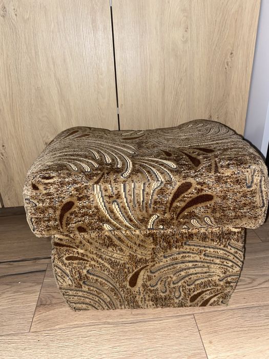 Dwa fotele brązowe + dwie pufy