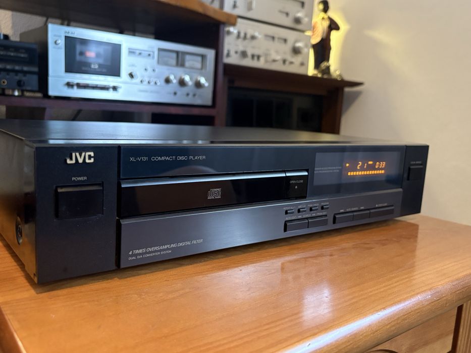 Leitor de CDs JVC XL-V131
