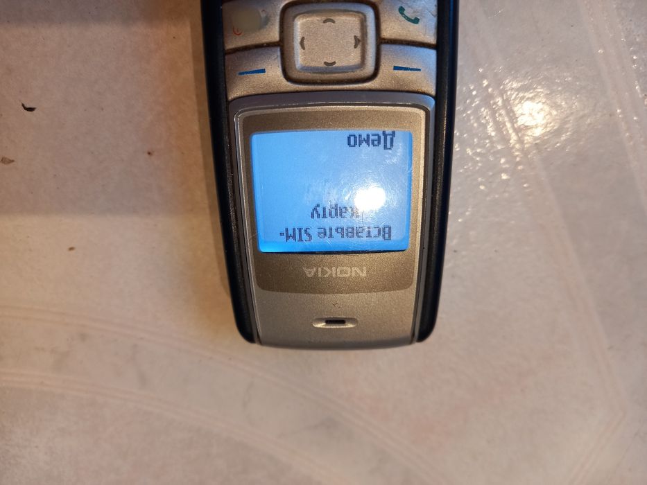 Мобильный телефон Nokia по запчастям