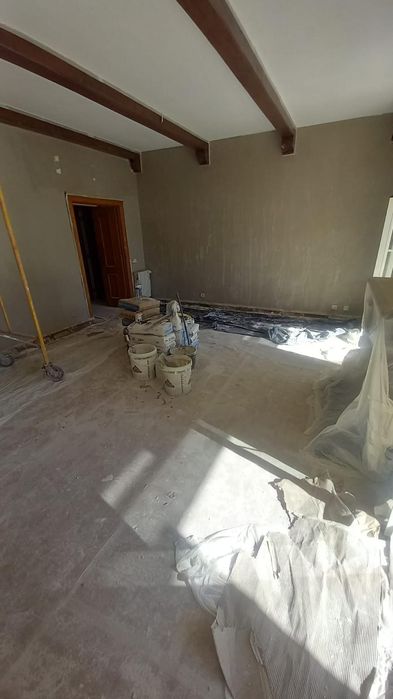 Capoto, estuque e pintura