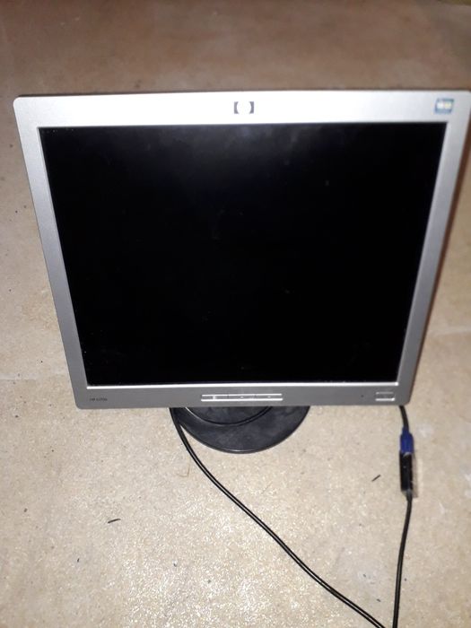 Monitor lcd HP 15" + kable stan bdb w pełni sprawny.