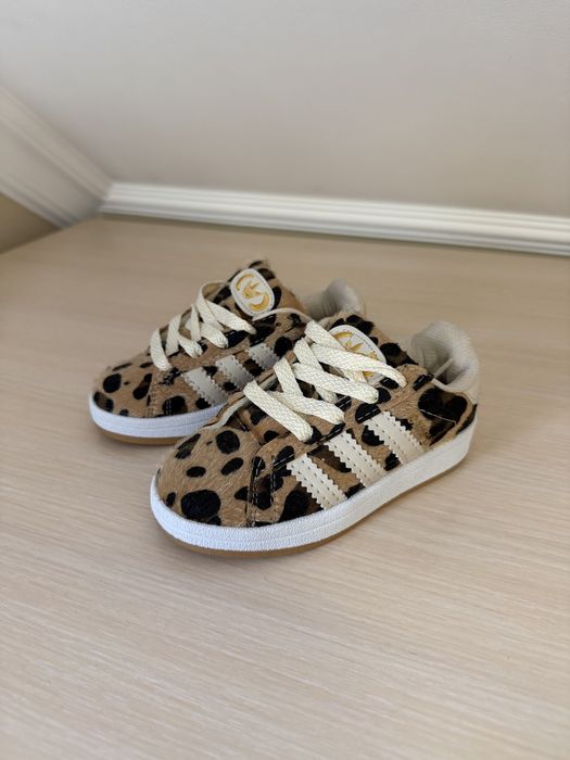 Дитяче взуття кеди кросівки туфлі сабо