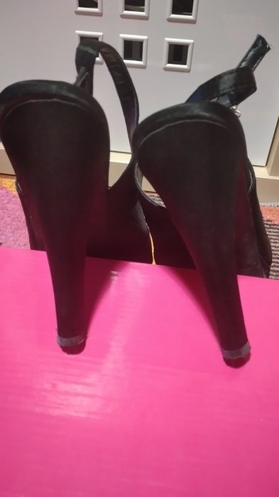 Sapatos pretos de cerimónia