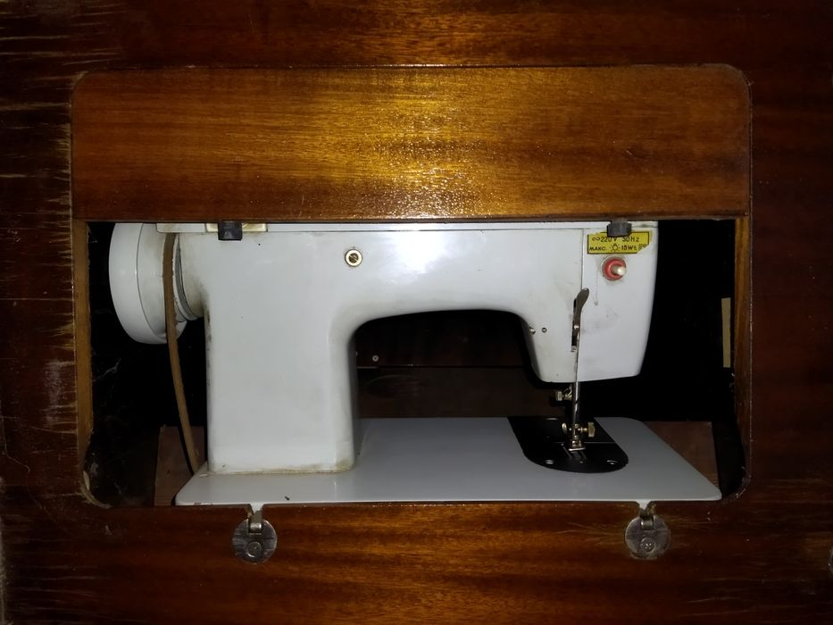 Швейна машинка Чайка 142 м