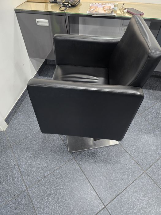 Cadeiras de cabeleireiro em pele