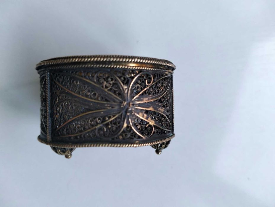 Caixa de comprimidos em prata dourada Filigrana.