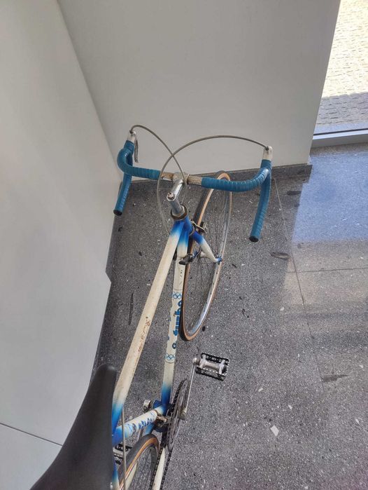 Bicicleta de Estrada Altis (Anos 80) – Pronta a pedalar