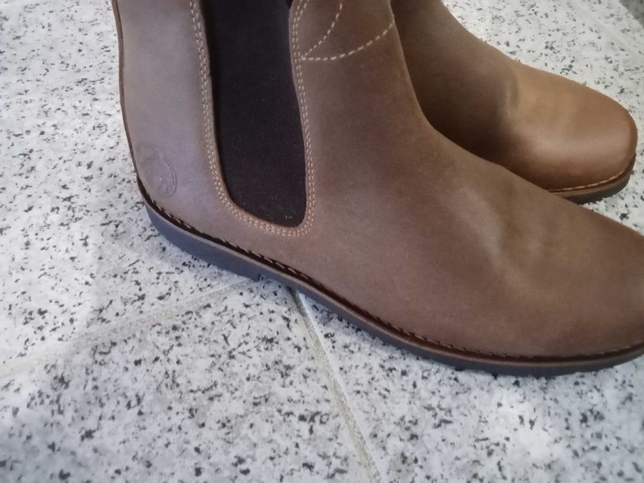 Botas em pele como novas