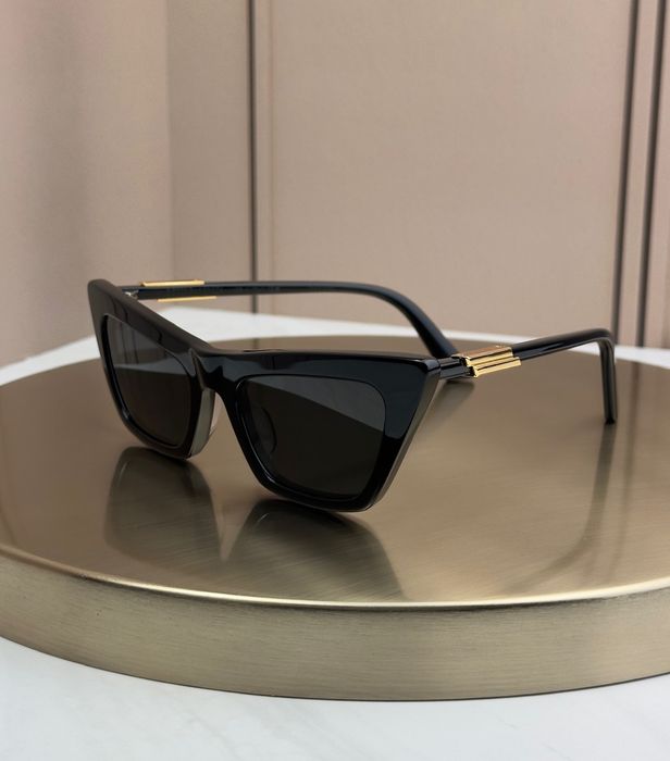 Сонцезахисні окуляри Bottega Veneta BV1446S чорні котяче око гострі кути жіночі
