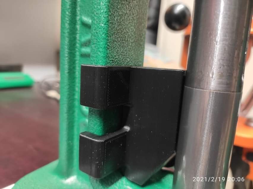 Prasa RCBS Rock Chucker Supreme- system zbierania splonek 3d