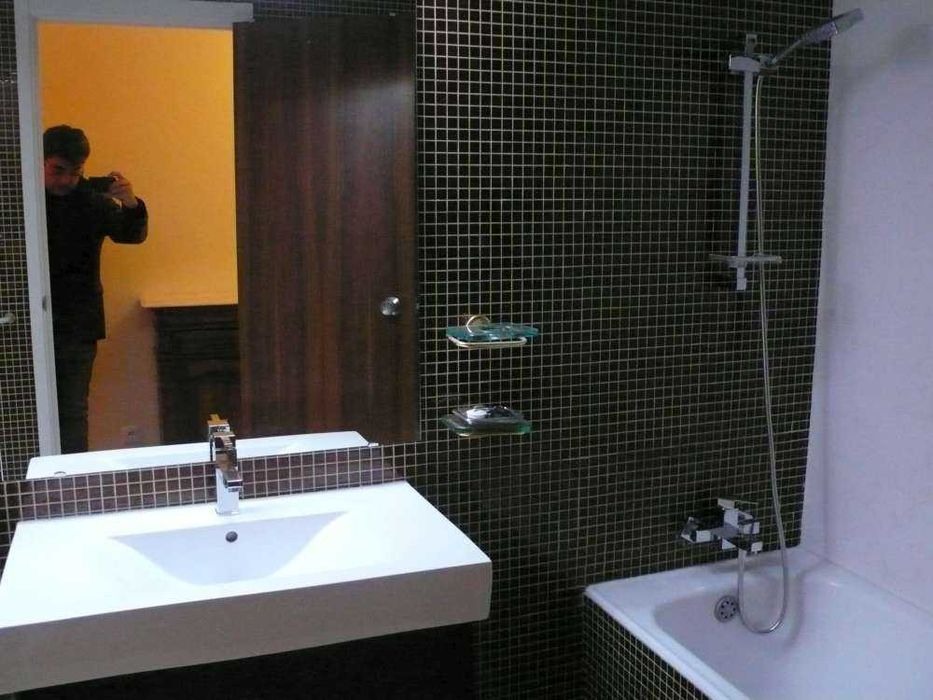 Quarto com WC Privado. Metro Chiado Lisboa, Caução.