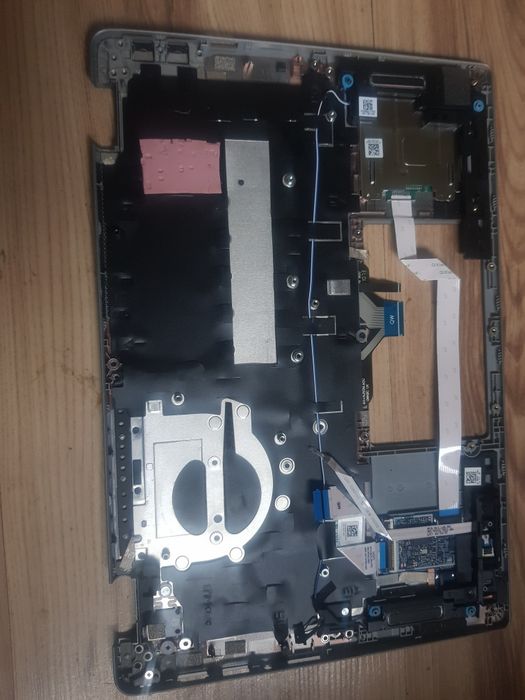 Dell Latitude 5330 klawiatura palmrest obudowa gòrna