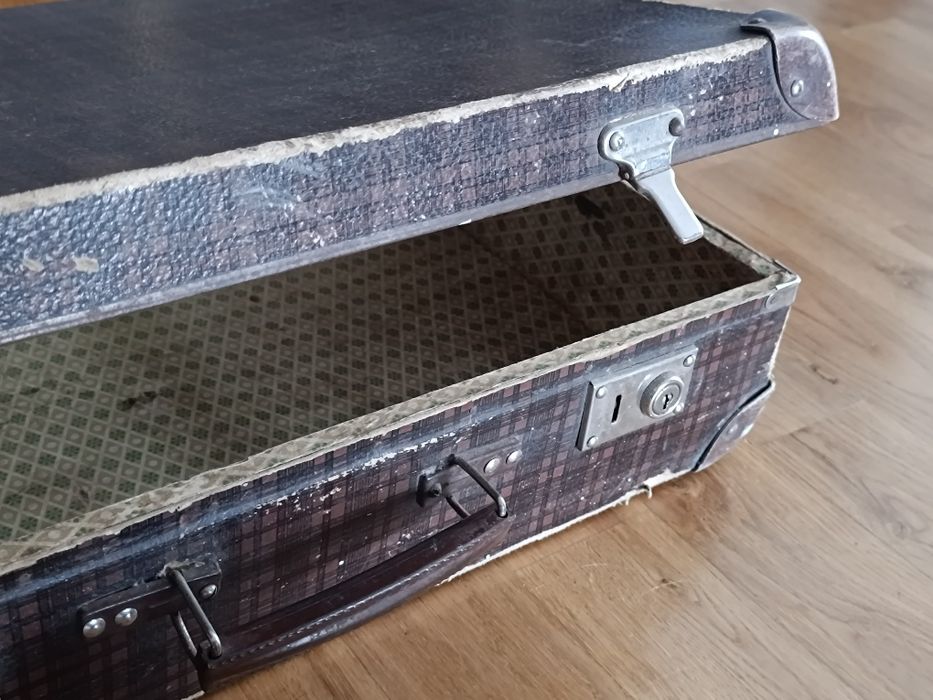 Stara walizka podróżna tekturowa PRL