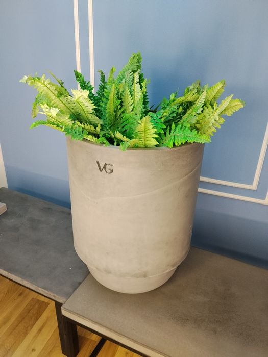 Бетонні вазони та кашпо