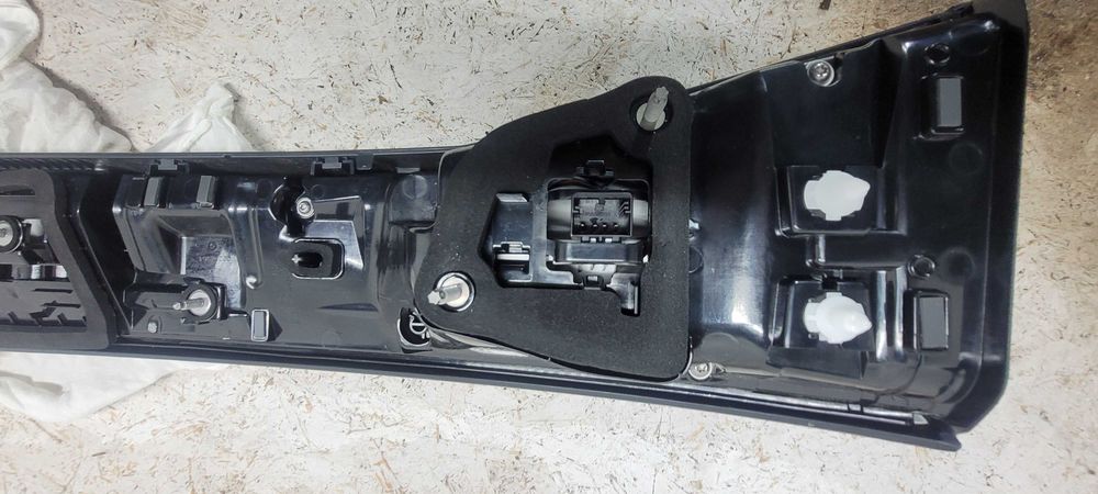 Lampa VW Taigo blenda tylna środkowa