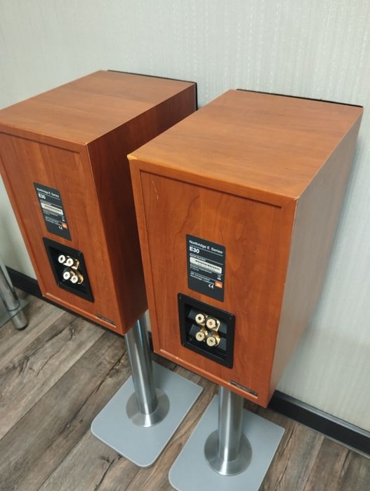 Продам акустические колонки  JBL Е30